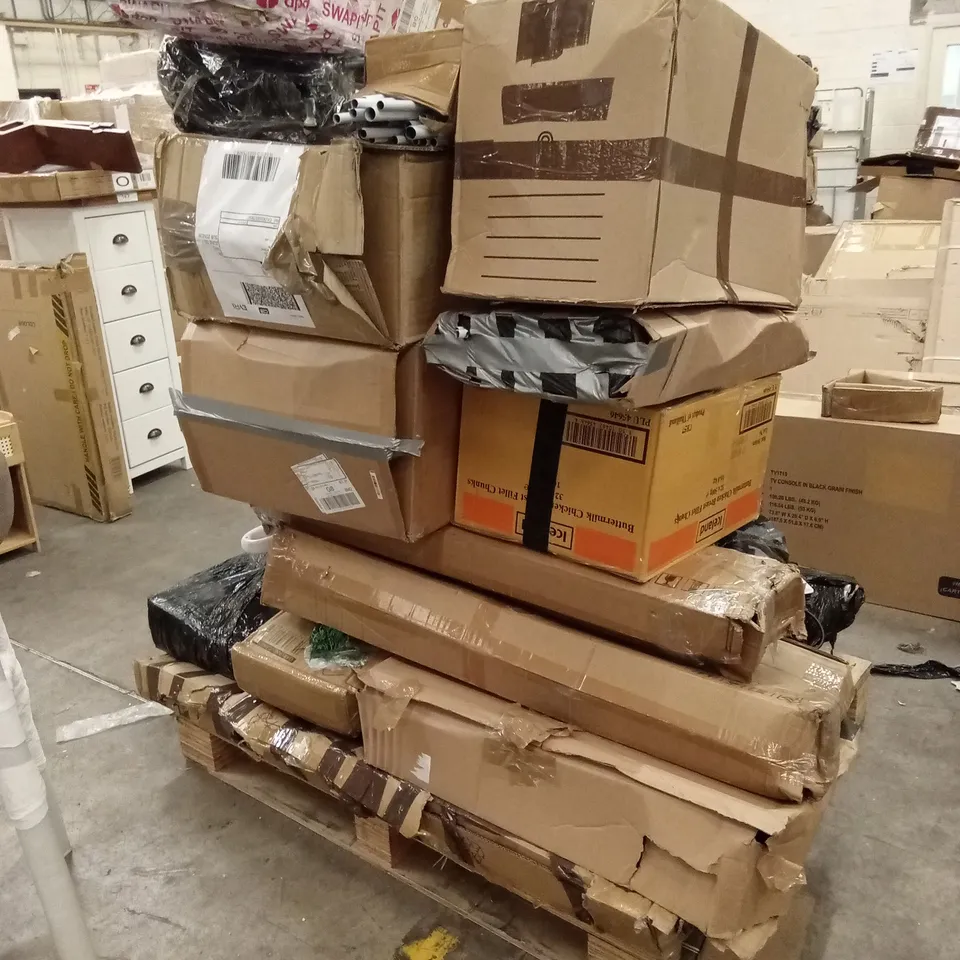 PALLET OF ASSORTED HOUSEHOLD GOODS AND PRODUCTS TO INCLUDE; CHRISTMAS DECOR, AIRER, BOXED FURNITURE ETC