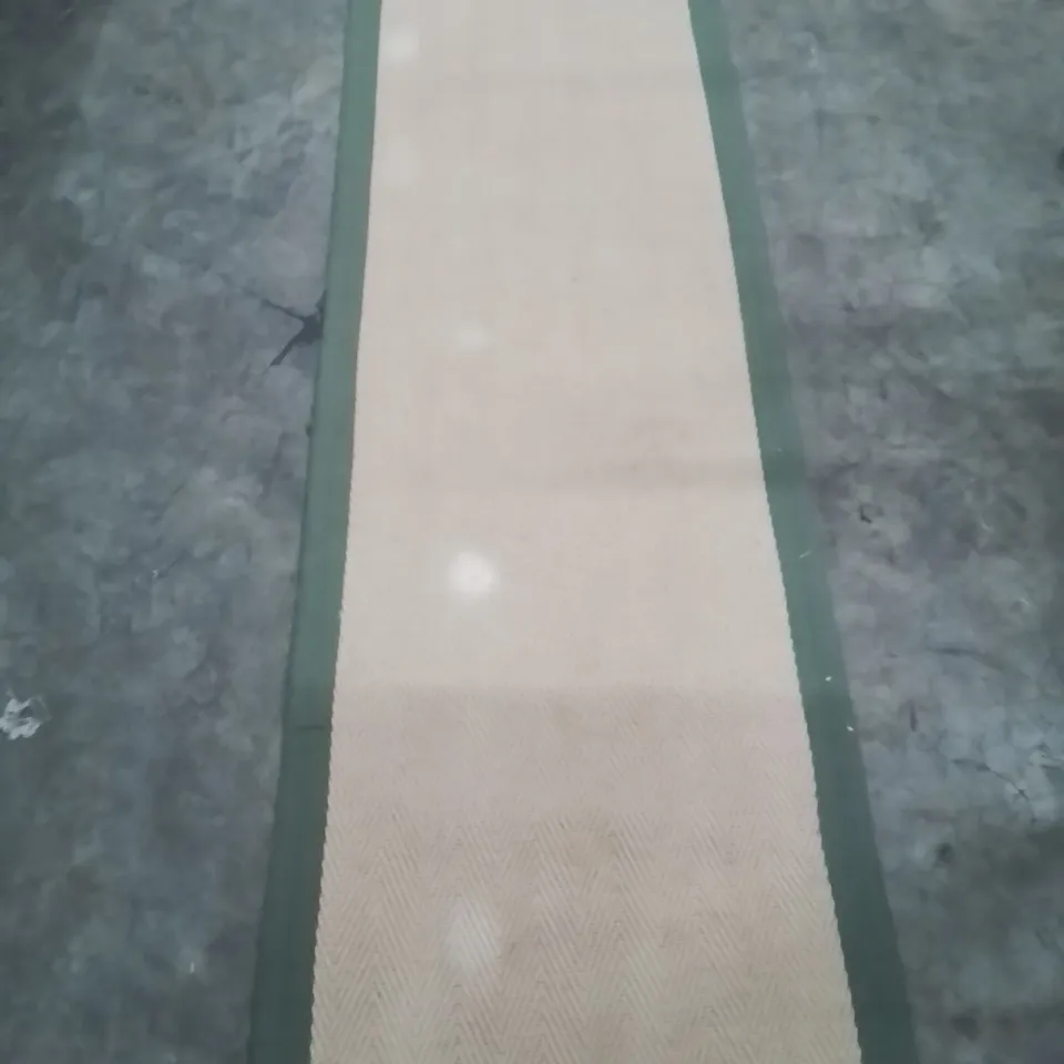 QUALITY DESIGNER AREA RUG - APPROXIMATELY 230X60CM