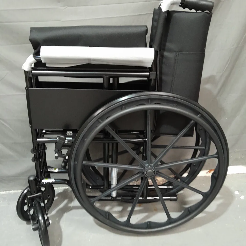 18" SPORTS WHEELCHAIR IN BLACK -