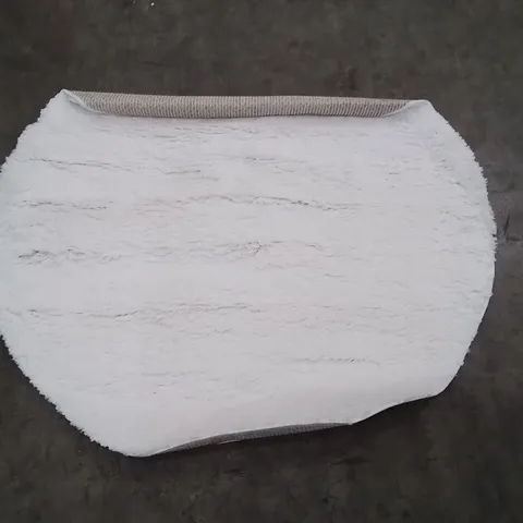 MONTELONGO SOLID COLOUR AREA RUG 120X120CM