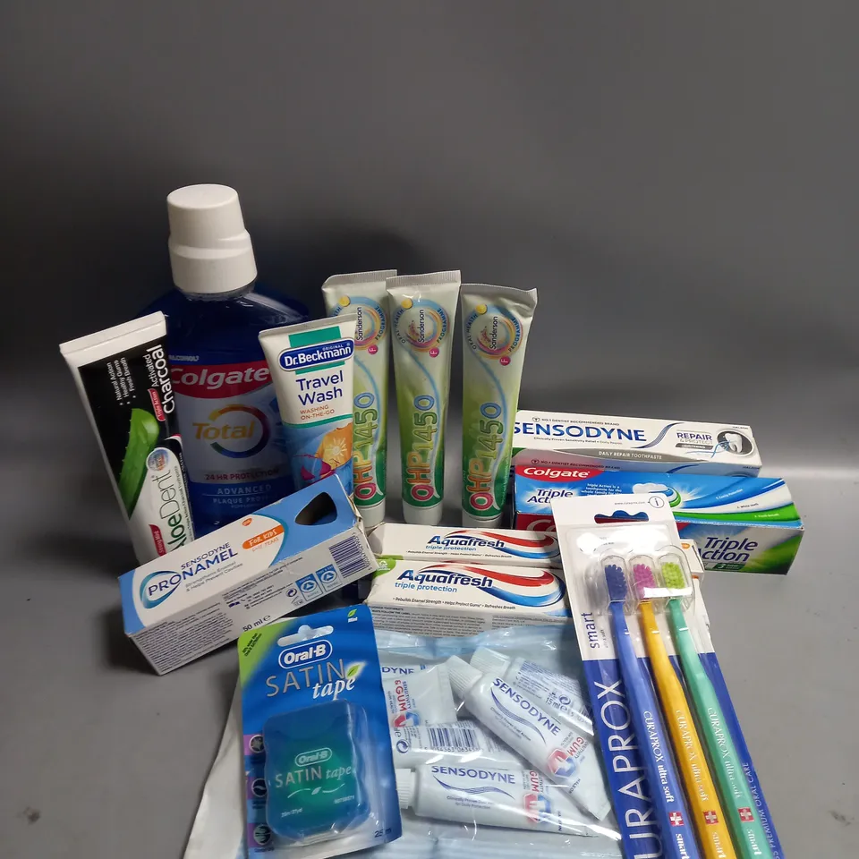 LOT OF ASSORTED DENTAL CARE PRODUCTS INCLUDING TOOTHBRUSHES AND CHILDREN'S TOOTHPASTE