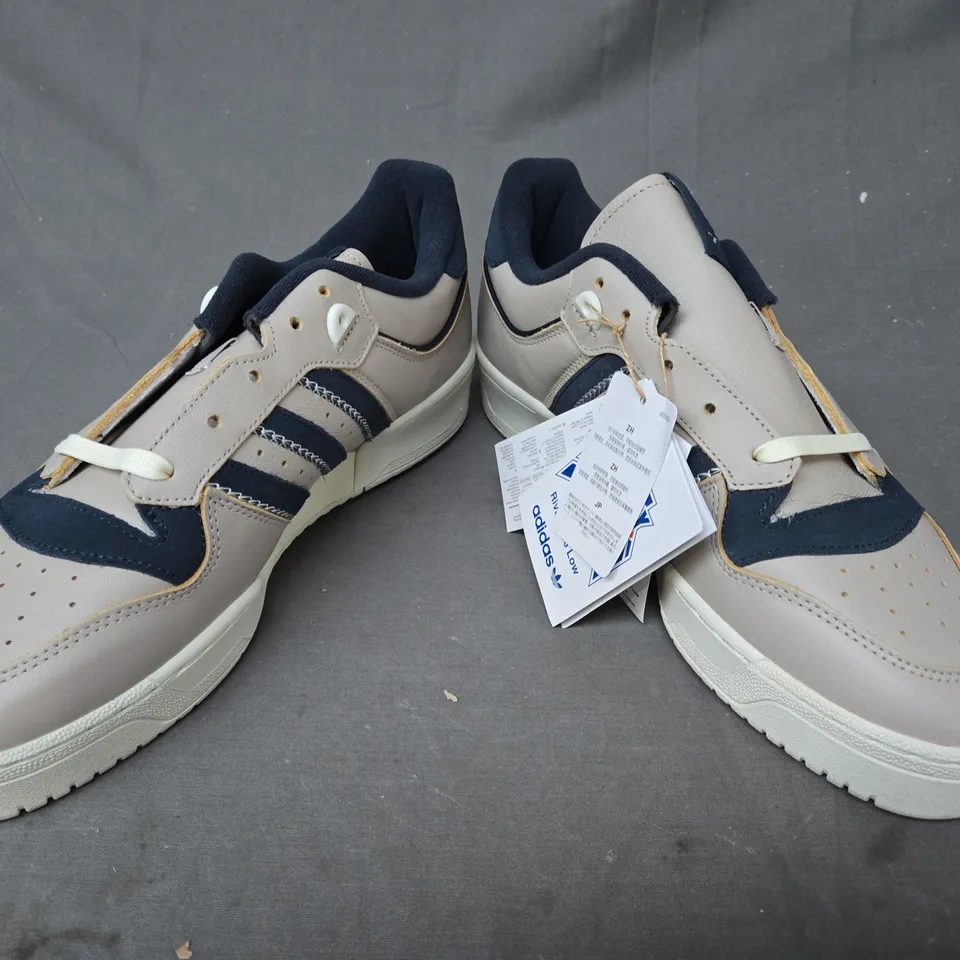 BOXED PAIR OF ADIDAS RIVALRY 86 LOW SHOES IN TAUPE/NAVY UK SIZE 10.5