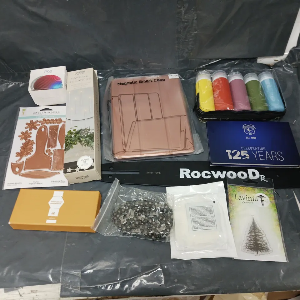 BOX OF APPROXIMATELY 8 ASSORTED ITEMS TO INCLUDE - MAGNETIC SMART CASE, HANGING LED CANDLES, AND ROCWOOD2 ETC.