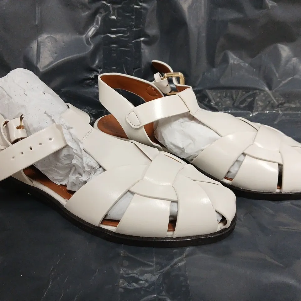 PAIR OF ZARA SANDALS IN OFF WHITE SIZE EU 38