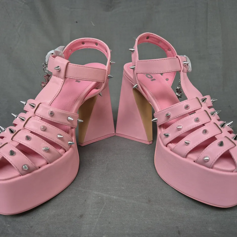 BOXED PAIR OF KOI ANGEL MIST PINK PLATFORM HEELS W. SPIKE STUDS UK SIZE 5