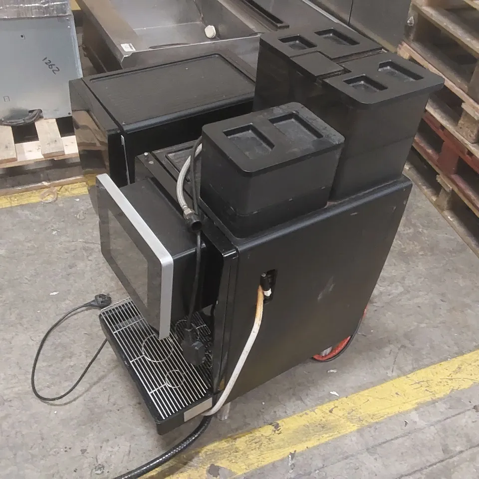 FRANKE A600 COMMERCIAL COFFEE MACHINE WITH MILK CHILLER (2 ITEMS)