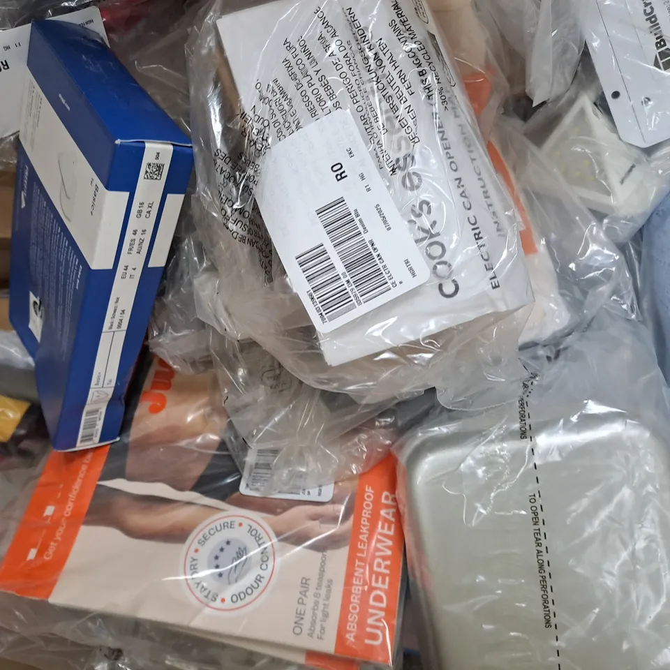BOX OF APPROXIMATELY 12 ASSORTED HOUSEHOLD ITEMS - COLLECTION ONLY