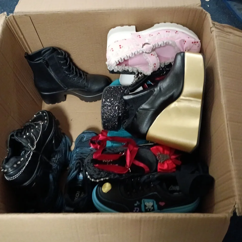 LOT OF APPROXIMATELY 10 ASSORTED PAIRS OF SHOES AND BOOTS IN VARIOUS SIZES