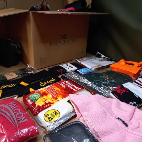 LOT OF APPROX. 15 ASSORTED CLOTHING ACCESSORIES IN VARYING SIZES/COLOURS/STYLES TO INCLUDE: SOCKS,BAGS, THERMAL SHIRT