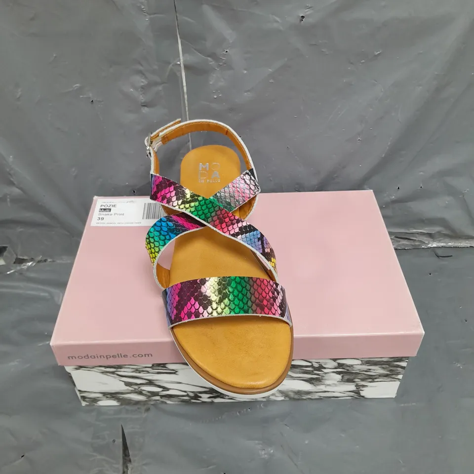 BOXED PAIR OF MODA IN PELLE WEDGE SANDAL WITH CROSS OVER IN MULTI SNAKE PRINT SIZE 6