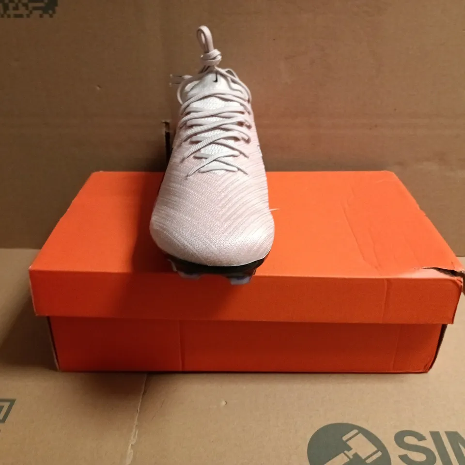 BOXED PAIR OF NIKE UNITED AIR ZOOM FOOTBALL BOOTS IN SALMON/ORANGE/PURPLE SIZE UK 10