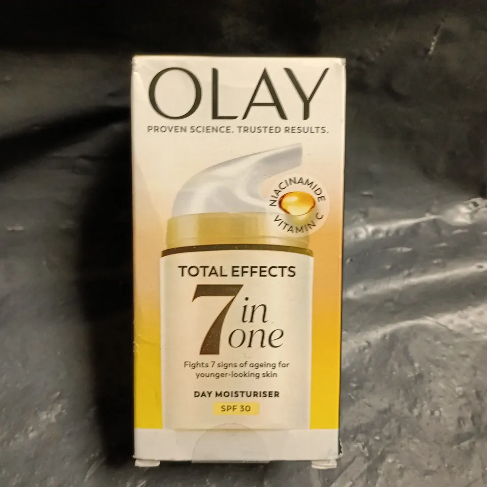 OLAY Total Effects 7-in-1 Day Moisturiser SPF 30 – Boxed