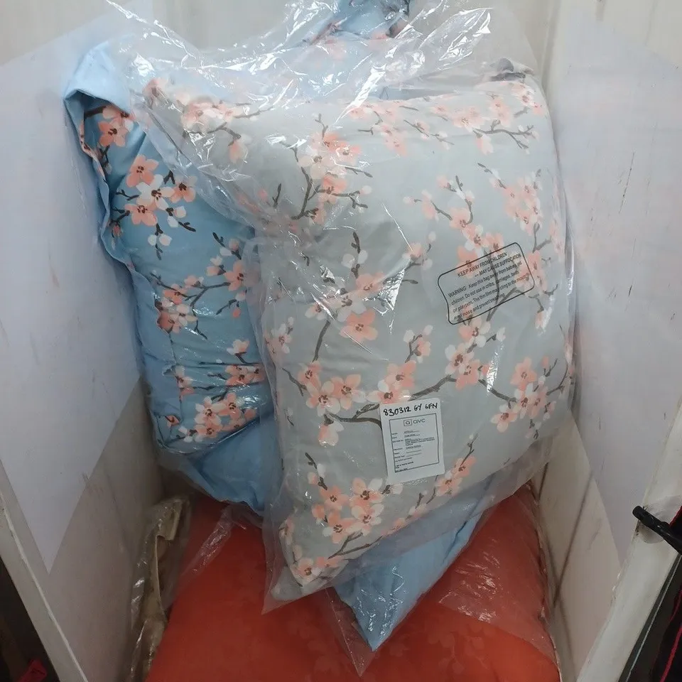 CAGE OF APPROX COZEE HOME OVERSIZED STATEMENT CUSHIONS