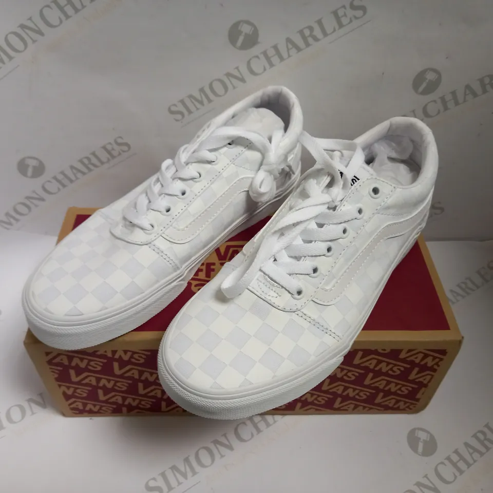 BOXED VANS CHECKERBOARD WARD SHOES - SIZE 8.5
