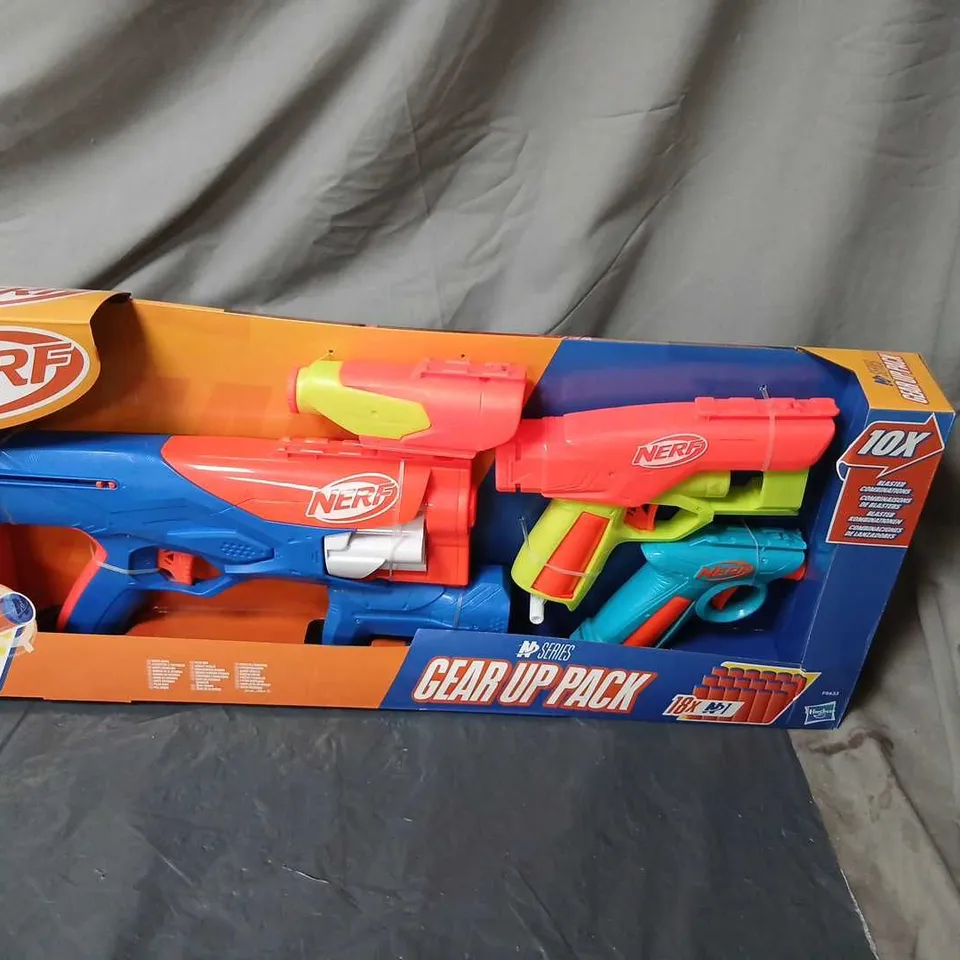 NERF GEAR UP PACK BLASTER SET (BOXED)