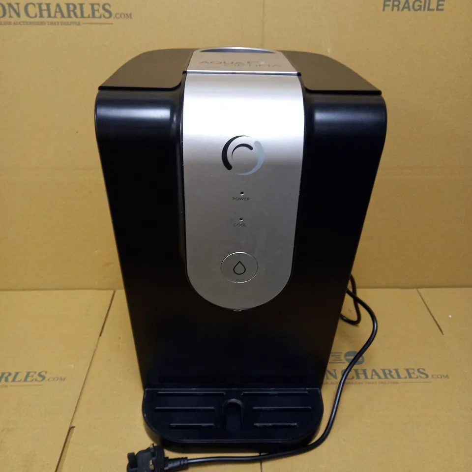 AQUA OPTIMA LUMI CHILLER