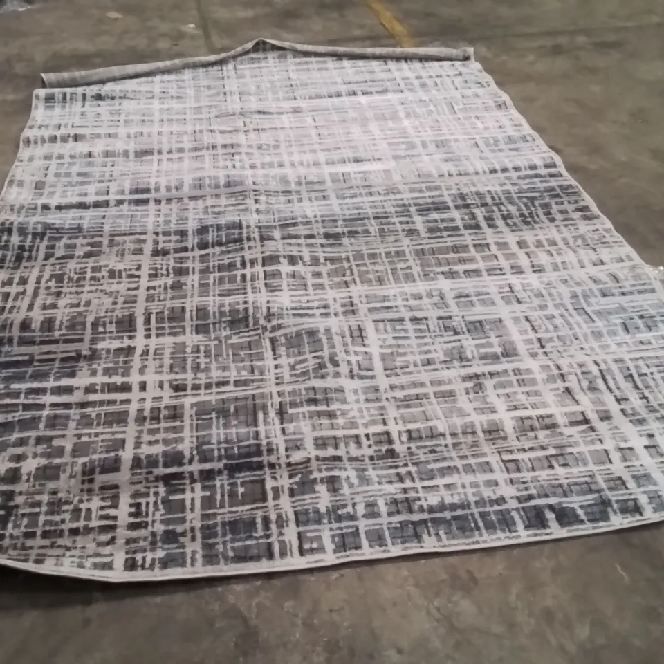 QUALITY DESIGNER AREA RUG - APPROXIMATELY 290X200