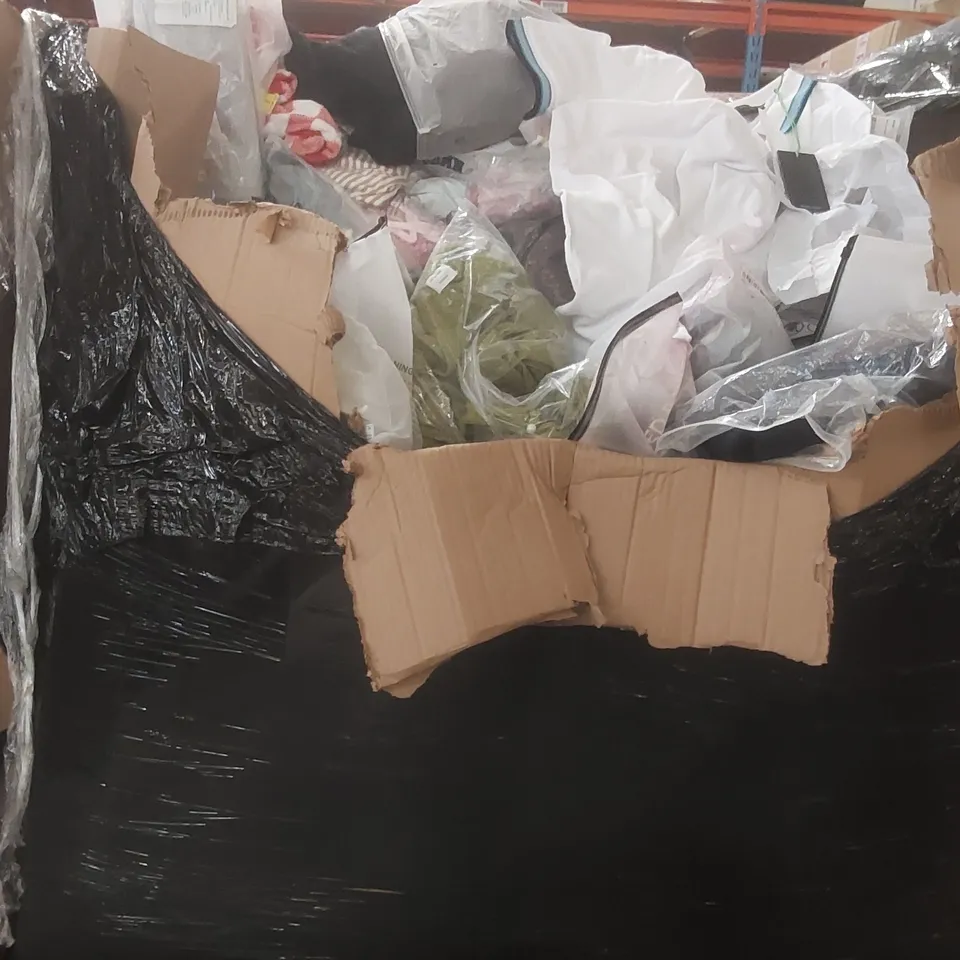 PALLET CONTAINING A VERY LARGE QUANTITY OF ASSORTED CLOTHING ITEMS ECT