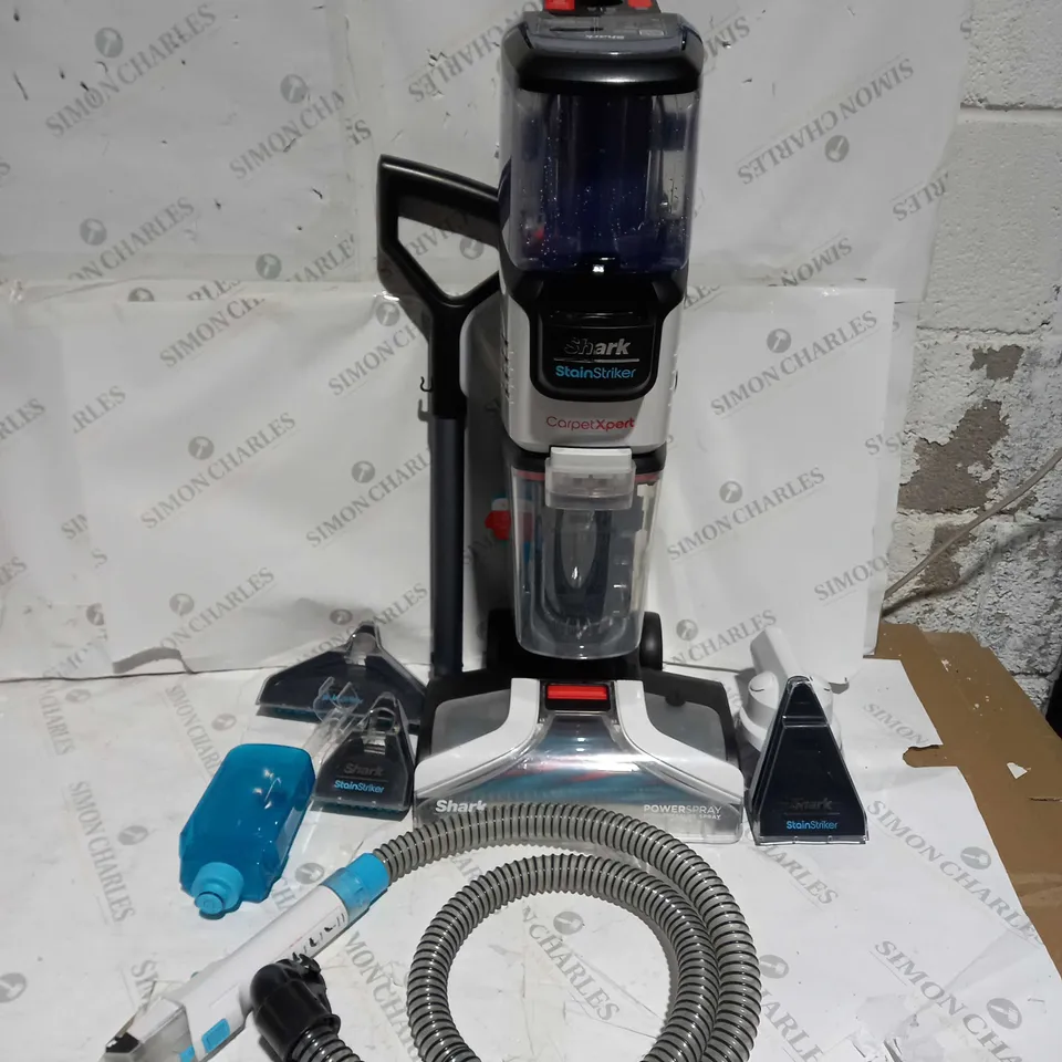 SHARK CARPET XPERT DEEP CARPET CLEANER & BUILT IN STAIN STRIKER EX200UK