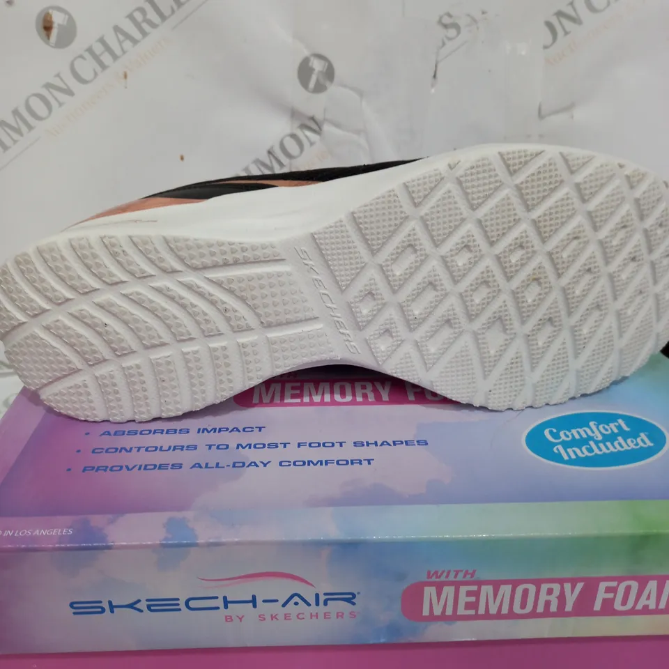 SKECHERS BLACK AND GOLD SKECH-AIR DYNAMIGHT TRAINERS SIZE 7