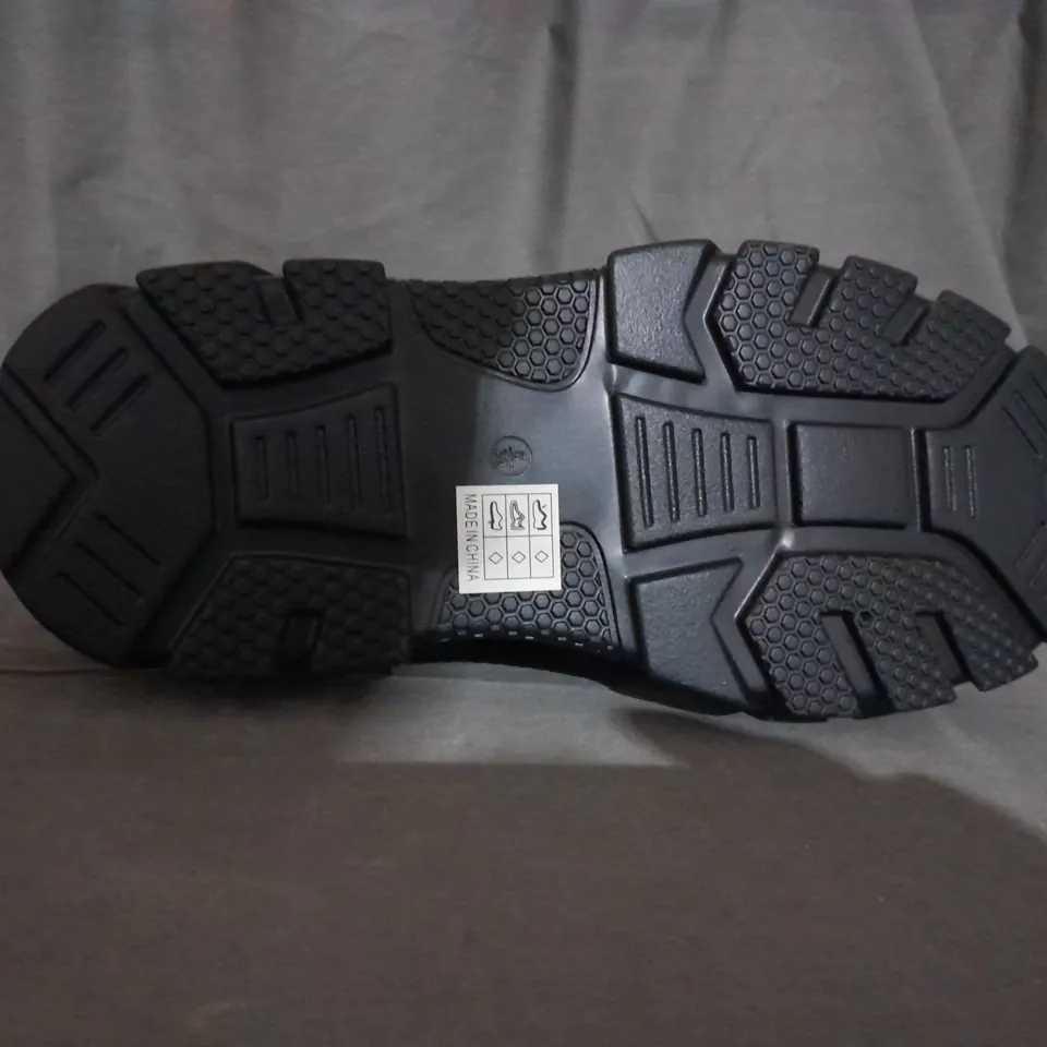 PAIR OF KOI HEART STOMPERS IN BLACK SIZE 6