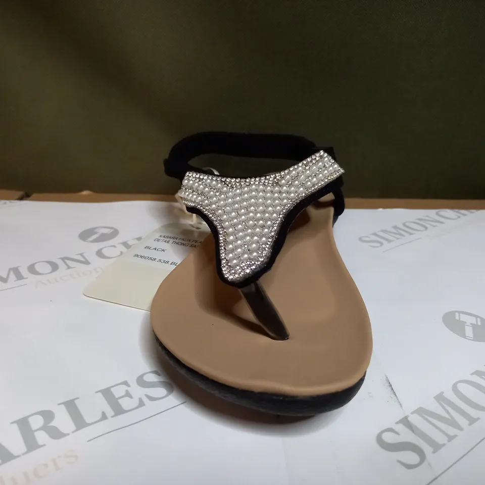 KASARA FAUX PEARL DETAIL THONG SANDAL - SIZE 5