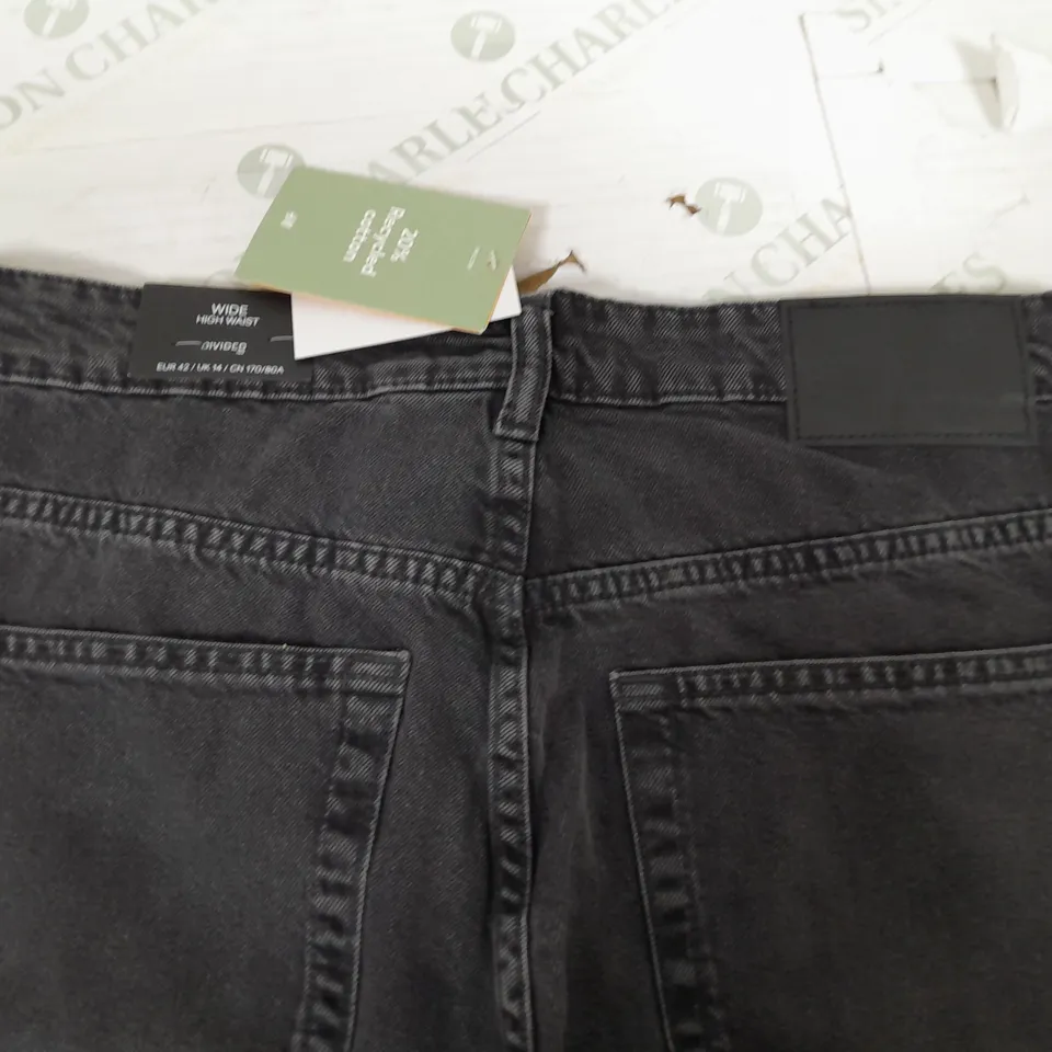DIVIDED WIDE HIGH WAIST BLACK JEANS - UK 14