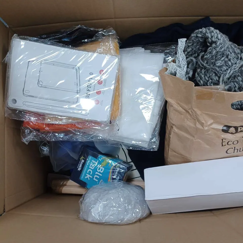 APPROXIMATELY 20 ASSORTED HOUSEHOLD ITEMS TO INCLUDE ELASTIC SOFA COVER, BOSTIK BLUETACK, 3 IN 1 HAND BLENDER PART, ETC - COLLECTION ONLY