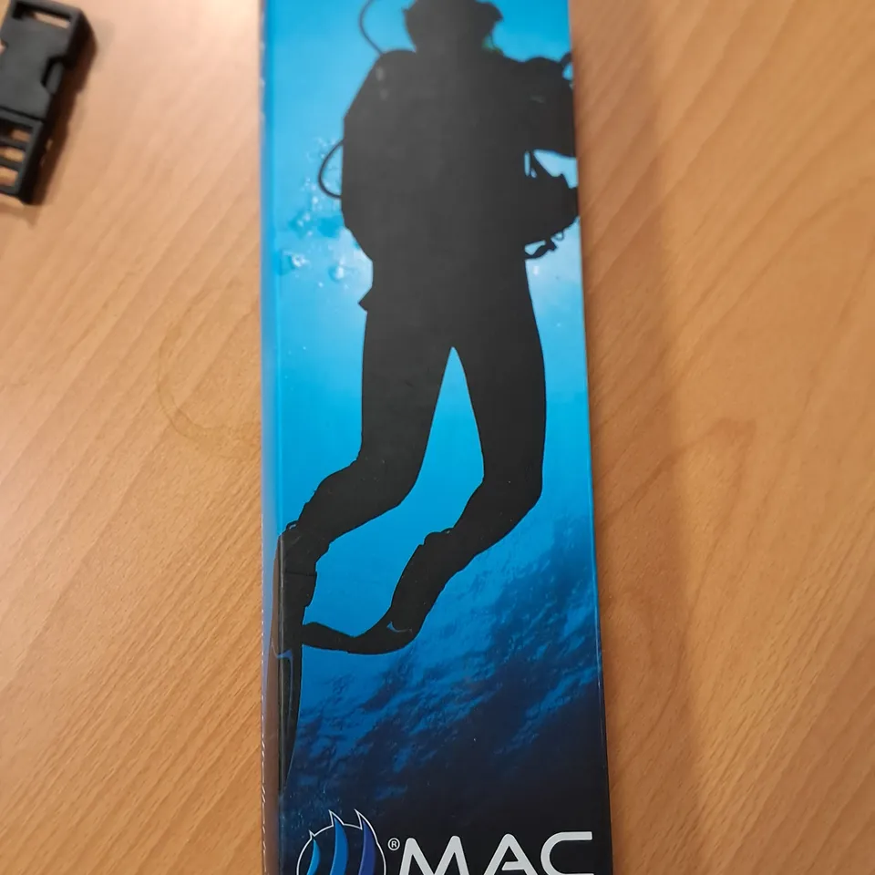 BOXED MAC COLTELLERIE SHARK M KNIFE WITH SHEATH