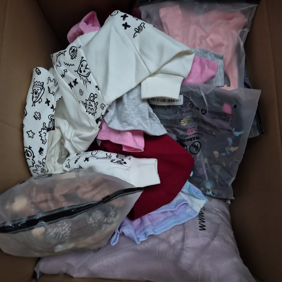 BOX OF APPROXIMATELY 30 ASSORTED KIDS CLOTHING ITEMS TO INCUDE - DRESS, JUMPER, ROBE, ETC