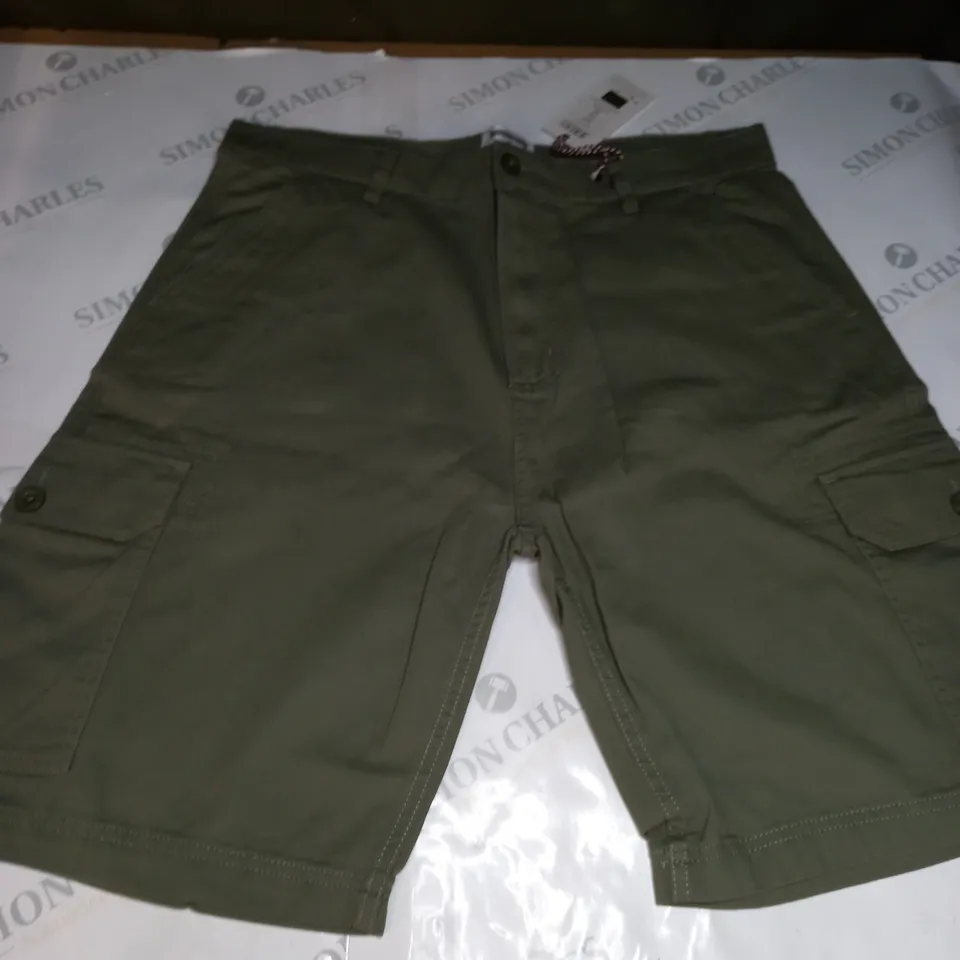 LAMBRETTA CARGO SHORTS IN KHAKI - SIZE 36