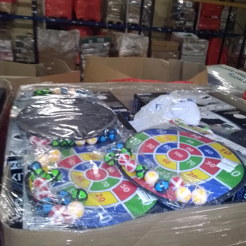 PALLET OF ASSORTED ITEMS TO INCLUDE KITCHEN DISH RACK, DARTS GAME ETC