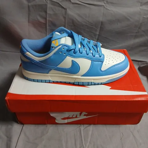 NIKE DUNK LOW TRAINERS IN BLUE/WHITE - 7