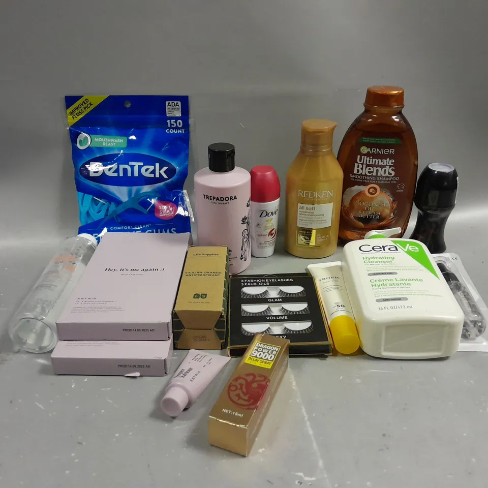 BOX OF APPROXIMATELY 15 COSMETIC ITEMS TO INCLUDE REDKEN CONDITIONER, CERAVE CLEANSER, GARNIER SHAMPOO , ETC