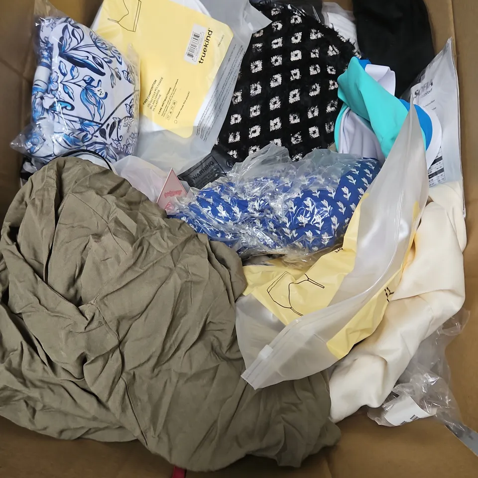 BOX OF APPROXIMATELY 20 ASSORTED CLOTHING ITEMS TO INCLUDE DRESS, SHORTS, TOPS, ETC