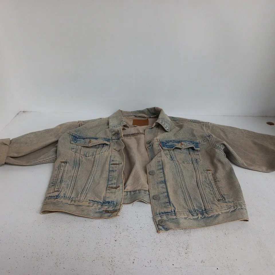 LEVI'S PREMIUM DENIM TRUCKER JACKET, UK SIZE SMALL (S) – LIGHT WASH