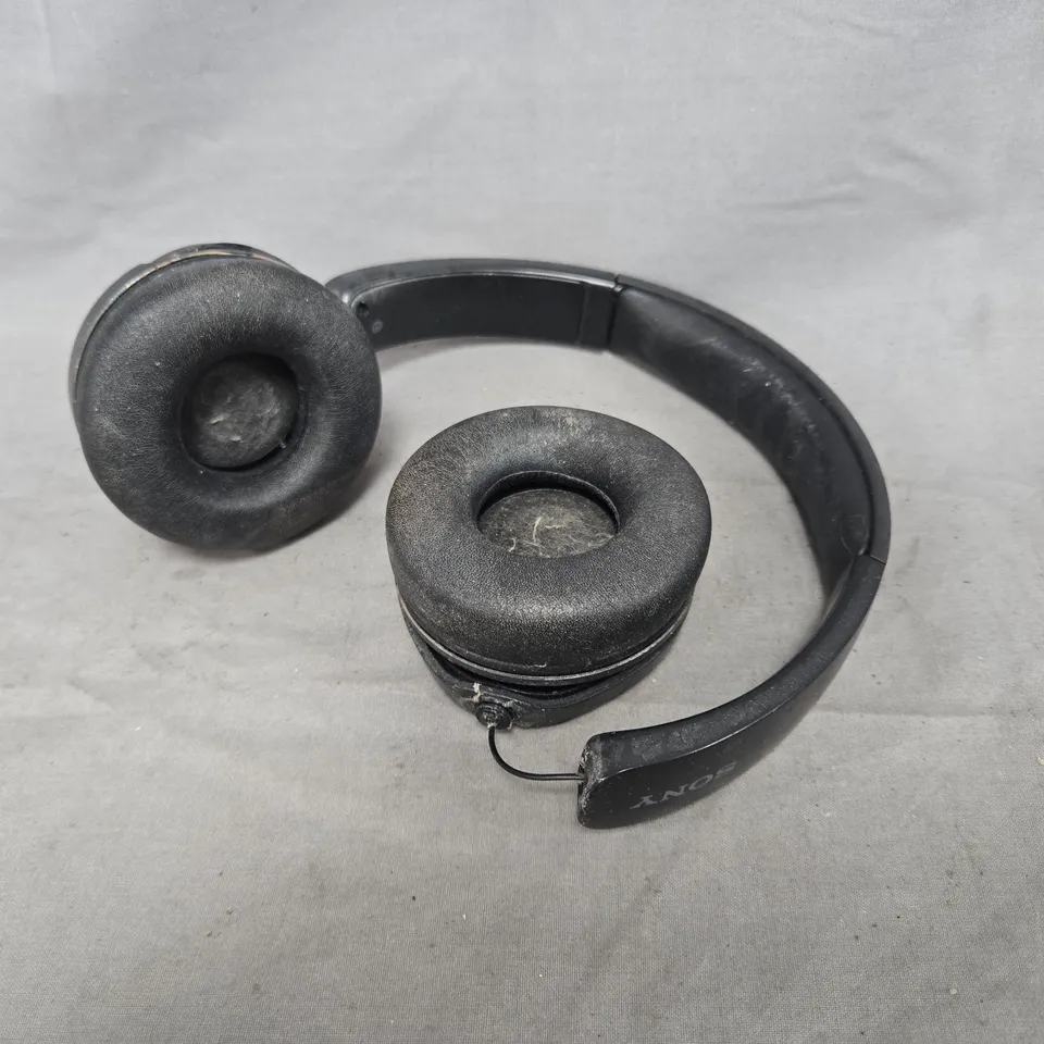 SONY WH-CH520 WIRELESS BLUETOOTH HEADPHONES (DAMAGED)