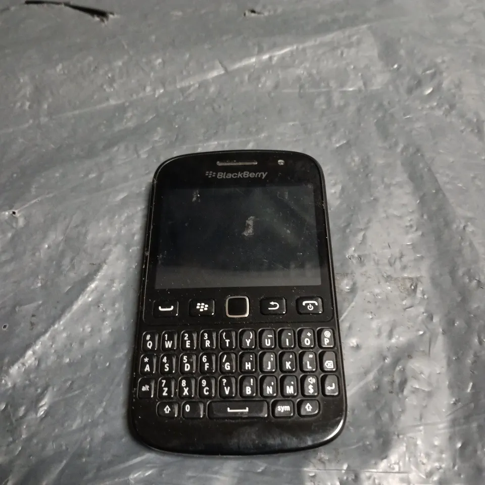 BLACKBERRY SMARTPHONE WITH QWERTY KEYBOARD – BLACK