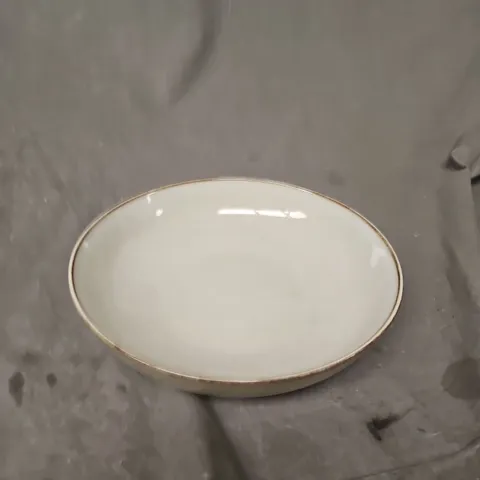 SET OF 4 WHITE CERAMIC BOWL WITH GOLD RIM - COLLECTION ONLY