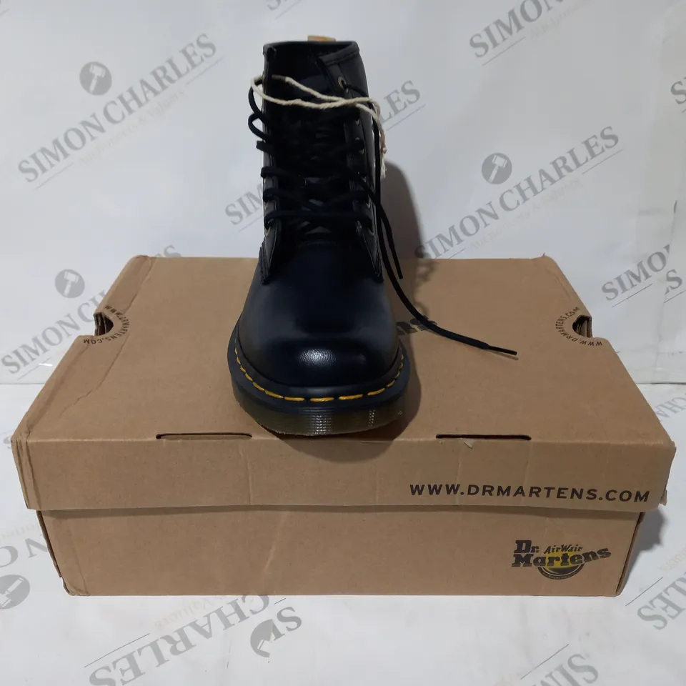 BOXED PAIR OF DR MARTENS VEGAN 101 BOOTS IN BLACK UK SIZE 5