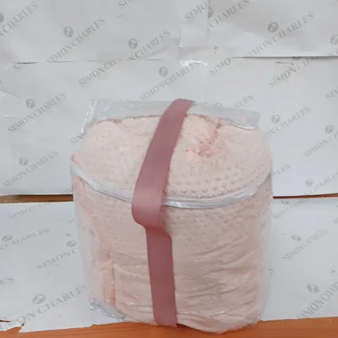 LARGE PINK BEDDING SET
