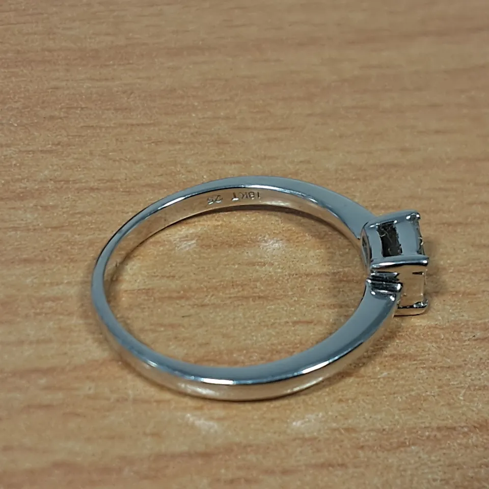 18CT WHITE GOLD RING SET WITH PRINCESS CUT DIAMOND