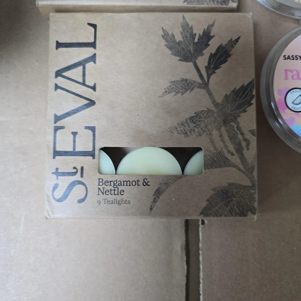 LOT OF 8 ASSORTED CANDLES TO INCLUDE: ST EVAL TEALIGHTS 