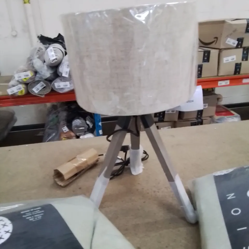 SELECTION OF APPROXIMATELY 10X QUALITY CURTAINS AND DUVETS AND HOUSEHOLD ITEMS (SIZES AND PATTERNS VARY)