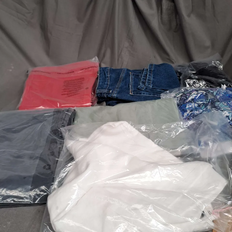 LARGE QAUNTIITY OF ASSORTED CLOTHING ITEMS IN VARIOUS STYLES, SIZES AND COLOURS