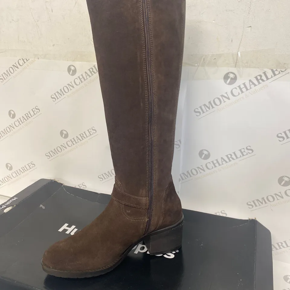 BOXED PAIR OF HUSH PUPPIES BROWN BOOTS SIZE 6