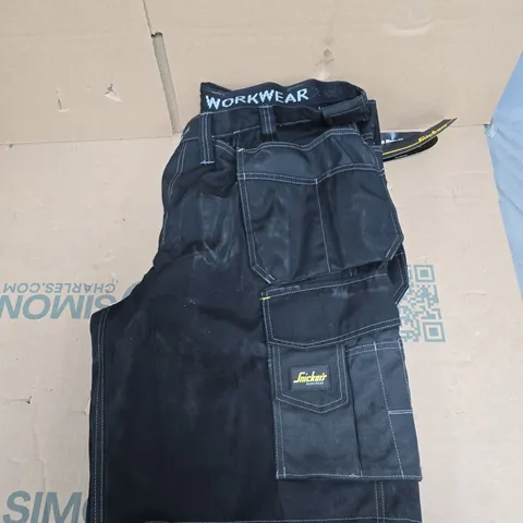 LARGE QUANTITY OF ASSORTED ITEMS TO INCLUDE WORK PANTS & WORK SHORTS IN VARIOUS SIZES  - COLLECTION ONLY