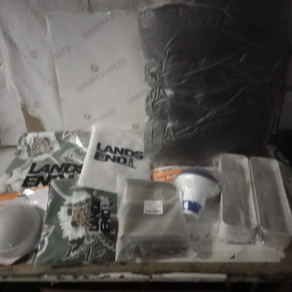 GROUP OF APPROX 10 ASSORTED ITEMS TO INCLUDE STORAGE ITEMS, SPA BOBBIN, LIGHTING ETC