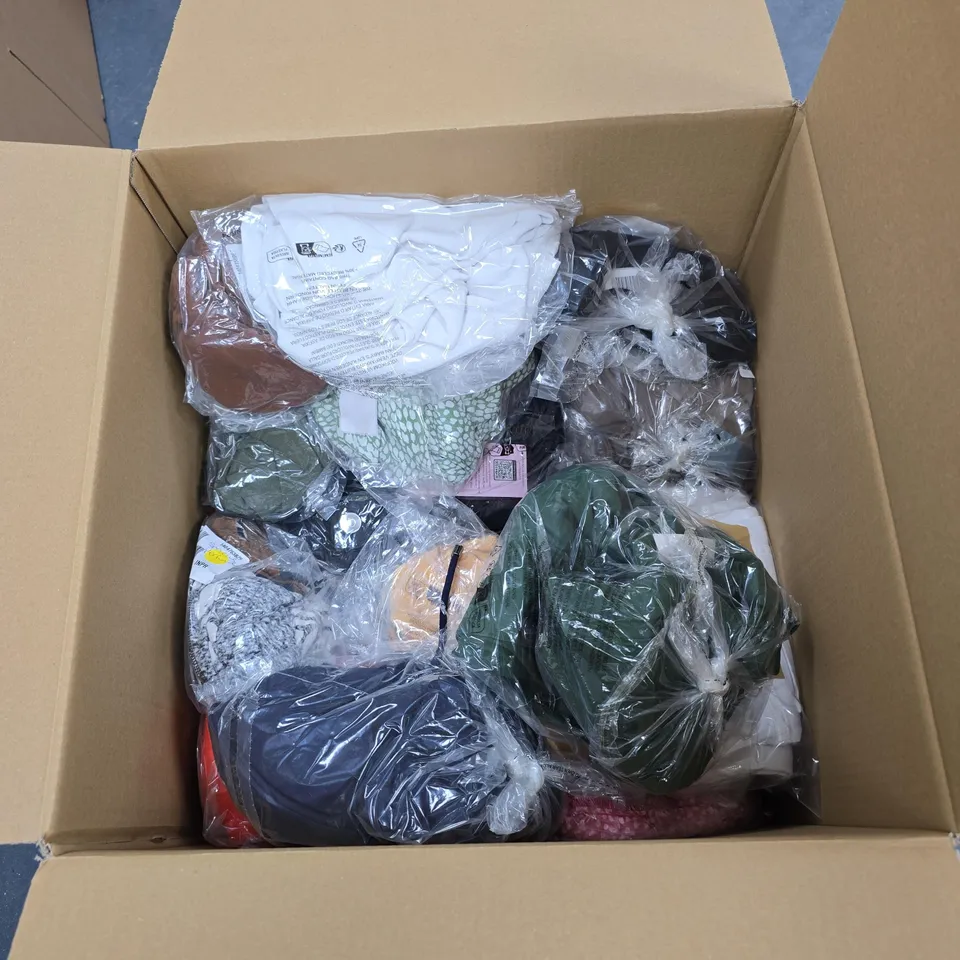 BOX OF APPROXIMATELY 30 ASSORTED CLOTHING ITEMS OF VARIOUS STYLES AND SIZES TO INCLUDE ONLY, KIM AND CO ETC