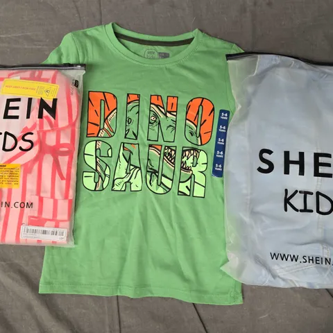 BOX OF APPROXIMATELY 25 ASSORTED KIDS CLOTHING ITEMS IN VARIOUS STYLES, SIZES, AND COLOURS - COLLECTION ONLY